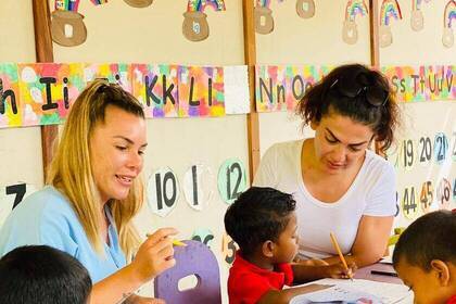 Volunteers mit Kindeern