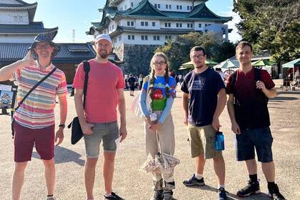 Gruppenfoto vor dem Nagoya-Castle