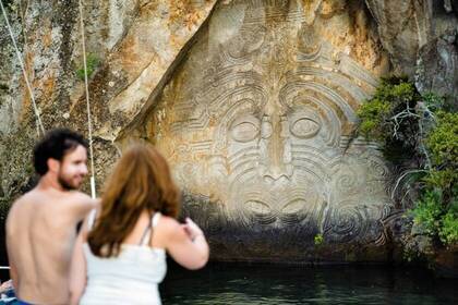 Felsbemalungen bei der Bootstour