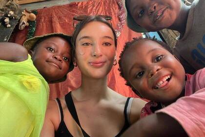 Volunteer mit Kindern im Children Center in Namibia