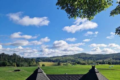 Ausblick über weite Wiesen