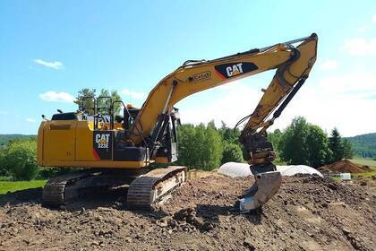 Bagger beim Bauprojekt in Schweden