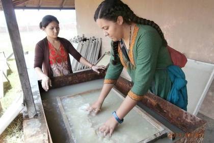 Papier aus Elefanten Dung Herstellung Nepal