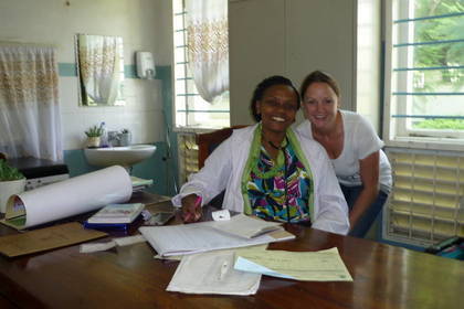 Volunteering medicine clinic Tanzania