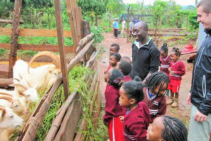 Volunteer farm Uganda