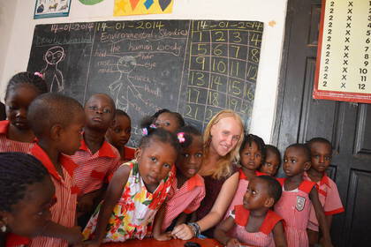 Volunteer mit Kindern