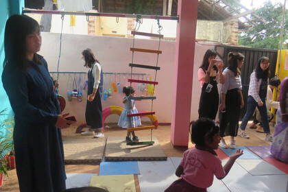 Draußen auf dem Spielplatz