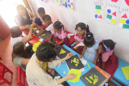 Alle basteln gemeinsam