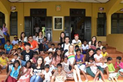 Volunteers mit Kindern