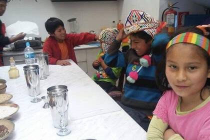 Children women hats Cusco