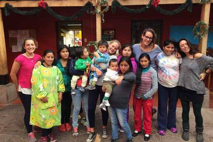 Gruppenfoto beim Sabbatical im Frauenhaus in Peru