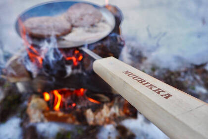 Abenteuer pur! Draußen zusammensitzen zum Abendessen ist immer ein besonderes Highlight