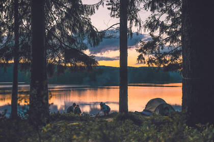 Lagerfeuer und Sonnenuntergang ... das fühlt sich nach Abenteuer an!