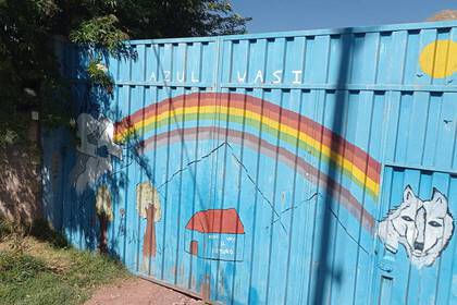 Bring Farbe ins Leben der Kinder und setz dich für sie ein!