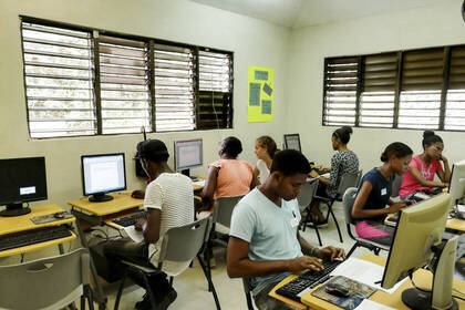 Volunteers erlernen Kenntnisse über Social Media Marketing