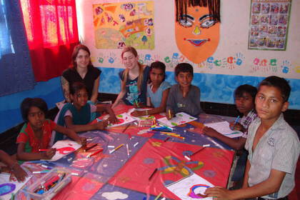 Unterricht in Delhis Slums 