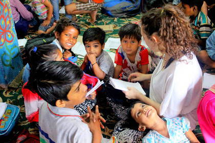Volunteer beim Unterricht in Delhi