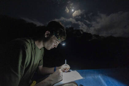 Volunteer bei Forschungsarbeiten in der Nacht