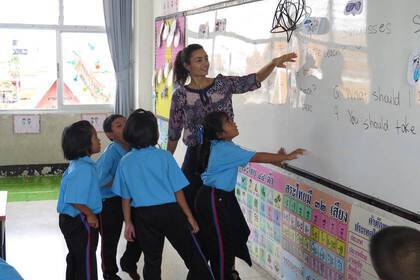Lehrerin beim Unterrichten in Hua Hin, Thailand