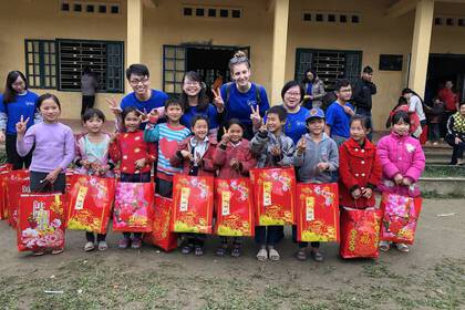 Volunteer bei der Freiwilligenarbeit in Vietnam 