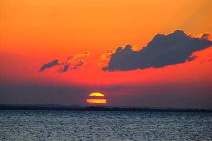 Wunderschöner Sonnenuntergang am Strand