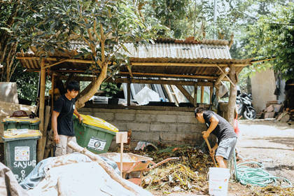 Bei der Herstellung des wertvollen Komposts