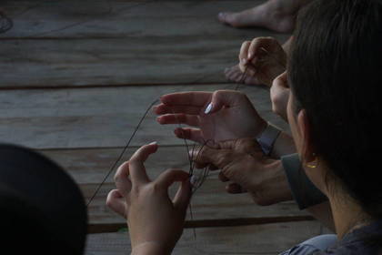 Ketten fertigen aus der Bruta-Wurzel