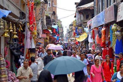 Buntes Treiben in den Gassen Kathmandus