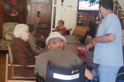 Leiste Freiwilligenarbeit im Seniorenheim in Chile