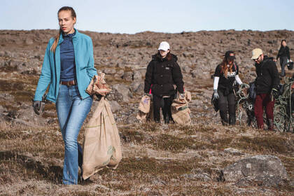 Clean up action in the volunteer project in Iceland
