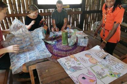 Öffentlichkeitsarbeit, Aufklärungsarbeit