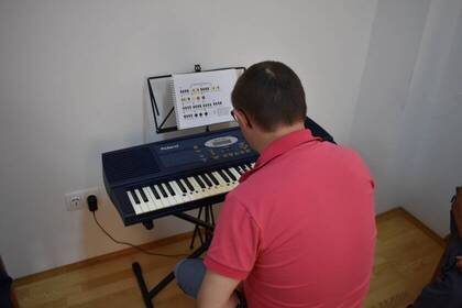 Kreative Tätigkeiten im Freiwilligenprojekt