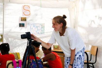 Take photos and shoot videos in the volunteer project