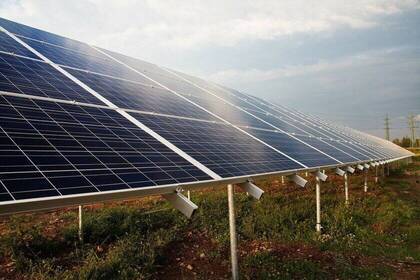 Solarzellen im Projekt für Erneuerbare Energien auf Kreta