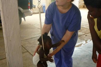 Nachuntersuchung Neugeborene in Ghana