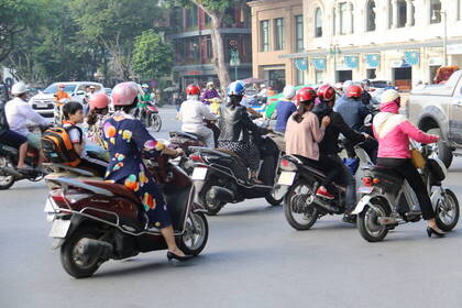 Das Hauptverkehrsmittel in Vietnam: Mopeds