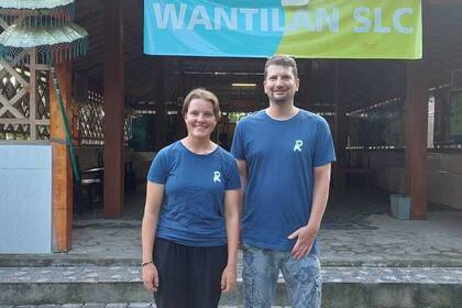 Volunteers in front of the school in Bali