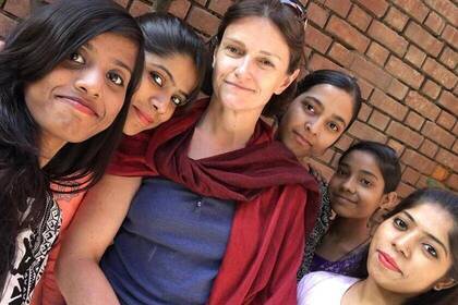 Gruppenfoto mit Volunteer