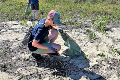 Beach Clean-ups gehören zu einigen der Aktivitäten im Projekt.