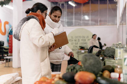 Freiwillige bei der Lebensmittelhilfe