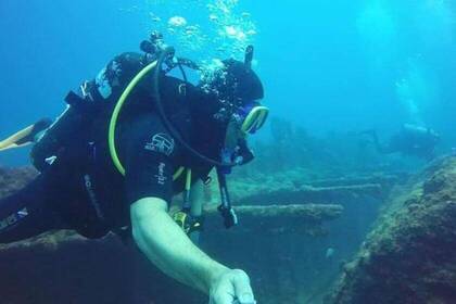 Volunteer taucht im Meeresschutzprojekt in Barcelona 