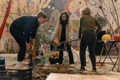 Volunteers in Spanien bei der Arbeit