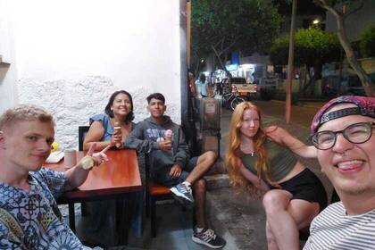 Nach der Arbeit folgt das Vergnügen: Die Volunteers auf Galapagos haben eine gute Zeit zusammen.