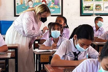 Volunteer beim Unterrichten in Hua Hin, Thailand
