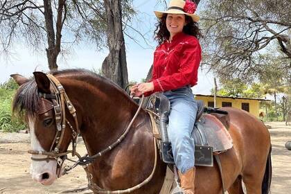 Riding with traditional vaquero stirrups