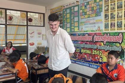 Volunteer während dem Unterricht