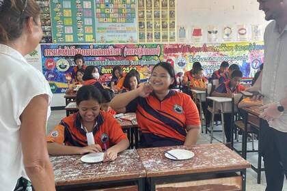 Volunteers mit den Schülern