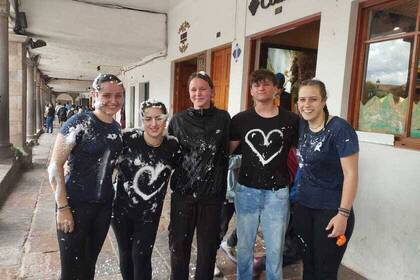 Volunteers beim Karneval in Cusco