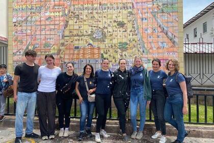 Volunteers beim Karneval in Cusco