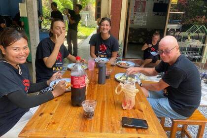 Team und Volunteers beim Lunch